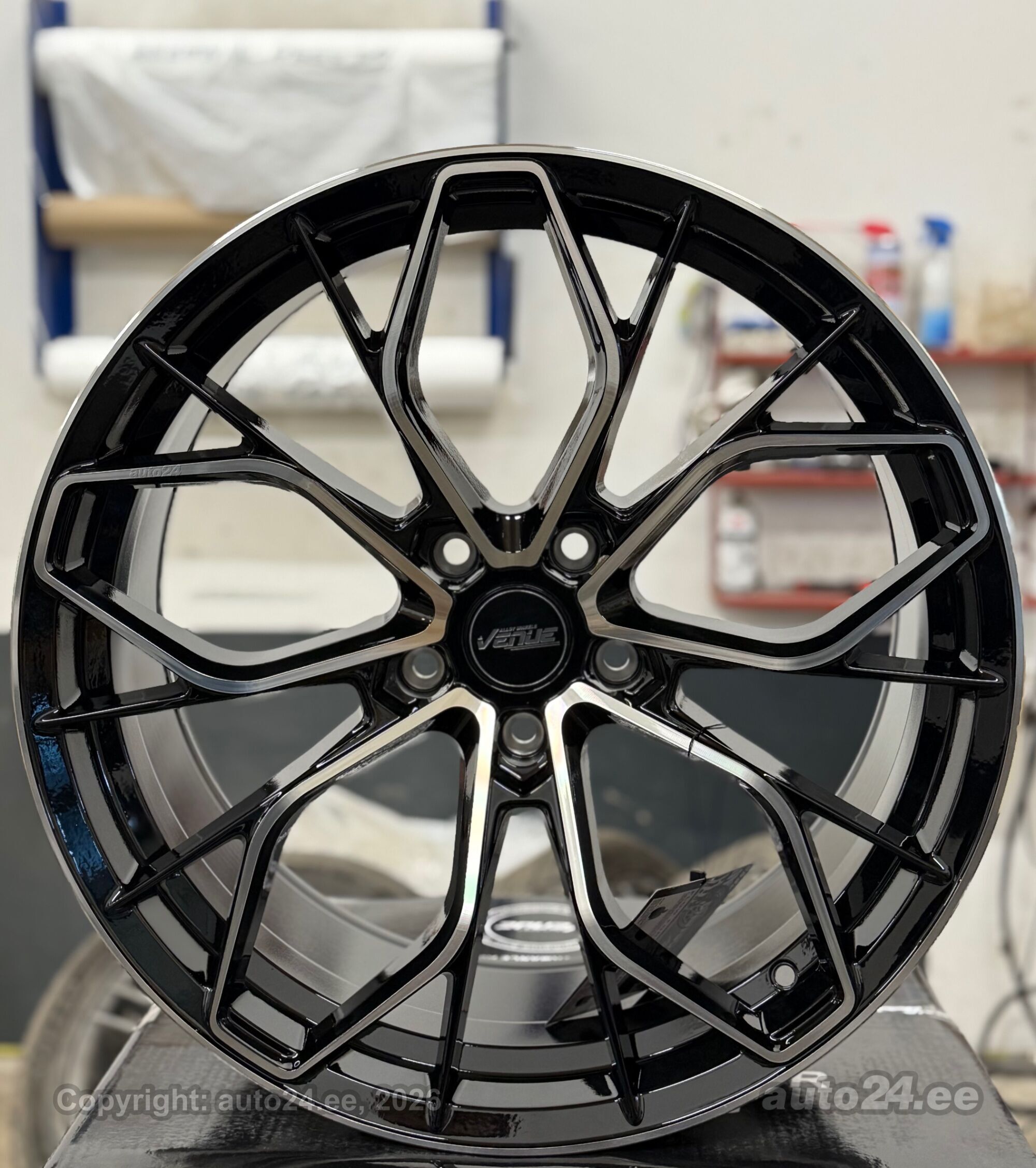 Venue Rocker Black Polished BMW – foto 1
